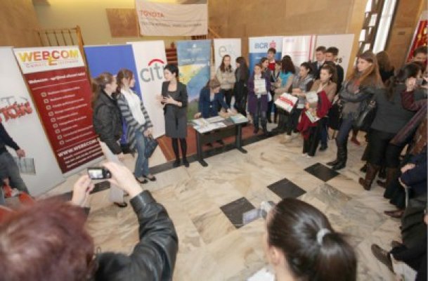 Voluntarii ExxonMobil şi elevii constănţeni s-au întâlnit la Ovidius